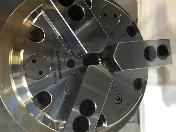 千島前置式氣動卡盤RT和RTS之間有哪些區(qū)別以及特點？