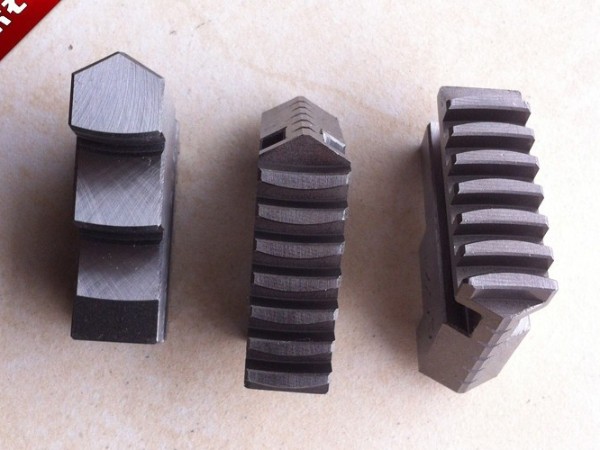 卡盤分離爪和整體爪有什么區(qū)別，（三爪卡盤分離爪A與C有什么區(qū)別）