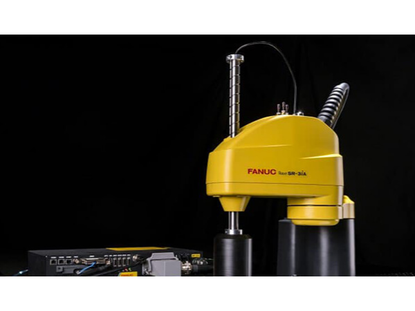 SCARA機(jī)器人通常叫什么，（scara機(jī)器人具備怎么樣的特征）？